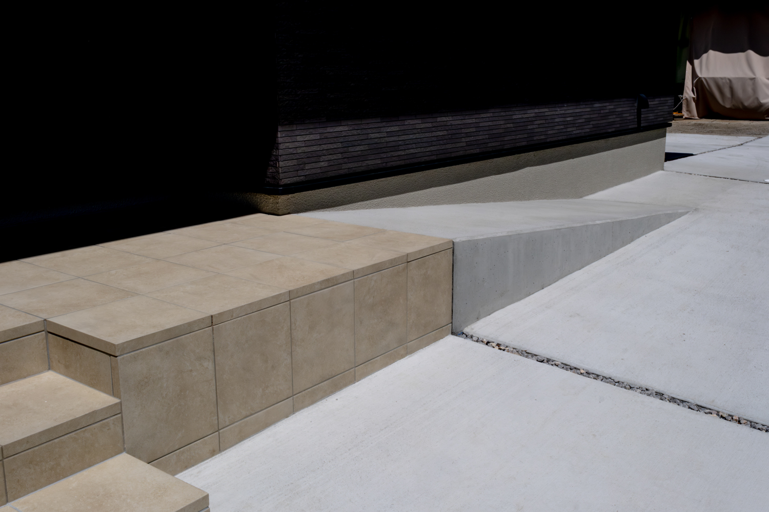 玄関にスロープを設けるメリットとは？後悔しないための設計ポイント